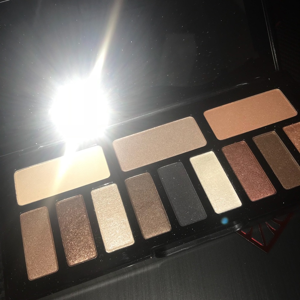 Kat Von D Glimmer Shade and Light